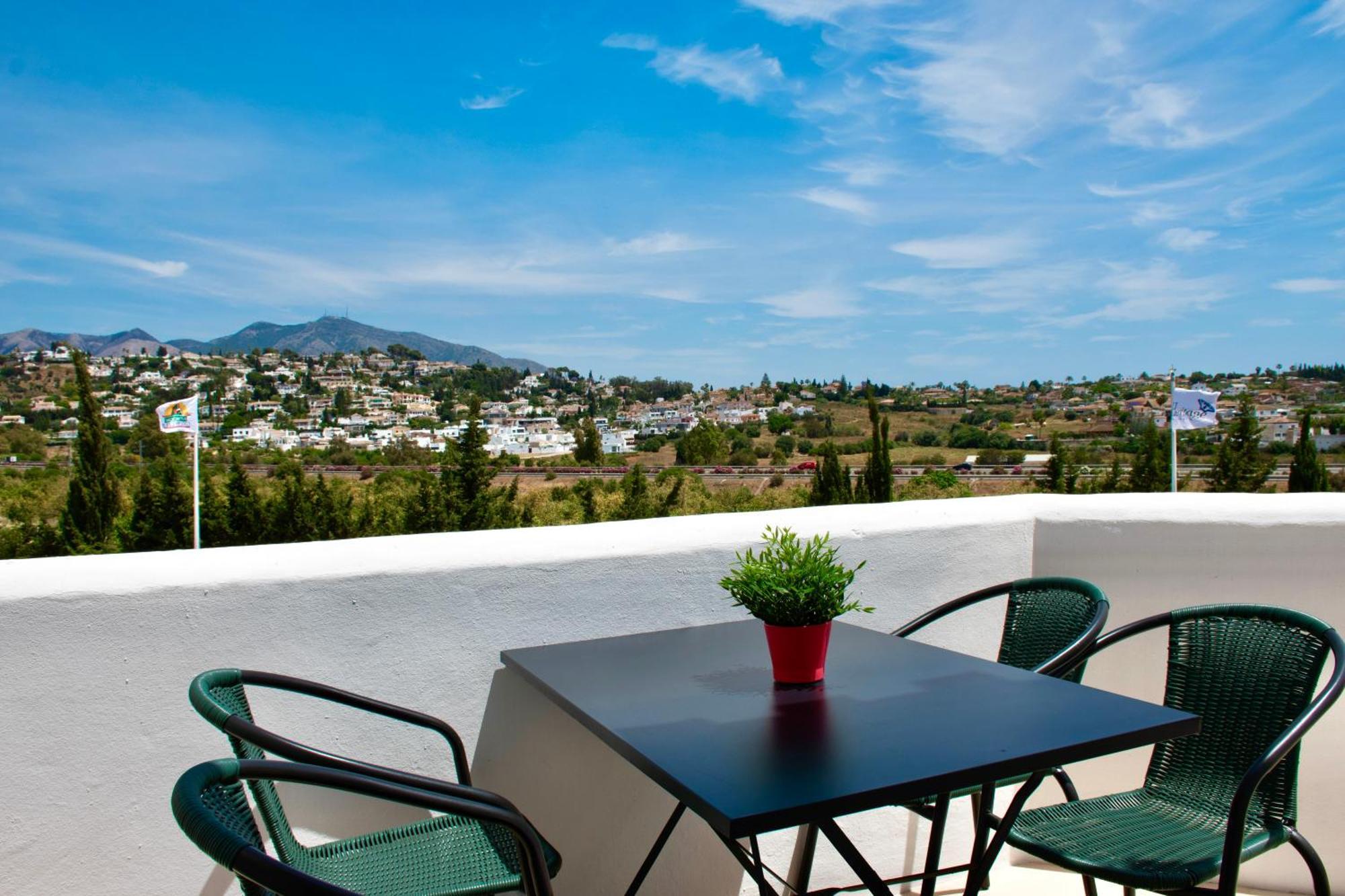 Апартаменты Leos Mijas Golf Фуэнхирола Экстерьер фото